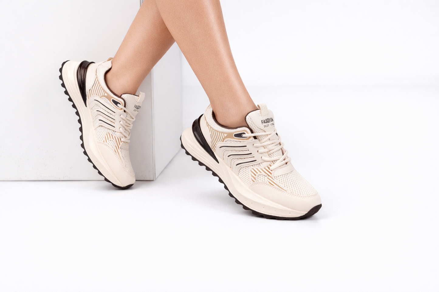 N135 white/black