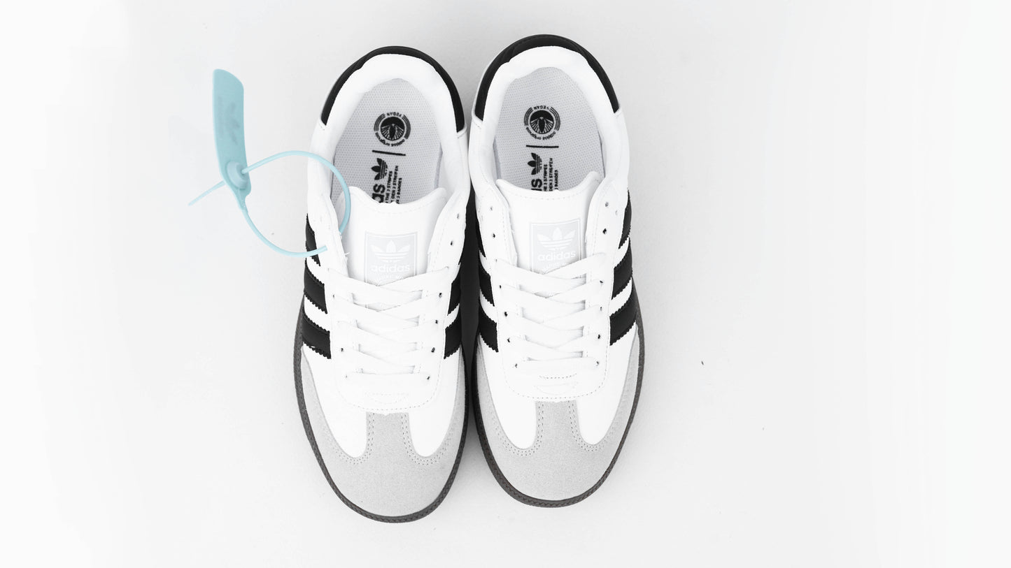 2122 white /  black