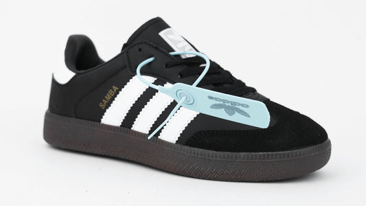 2122 black/white