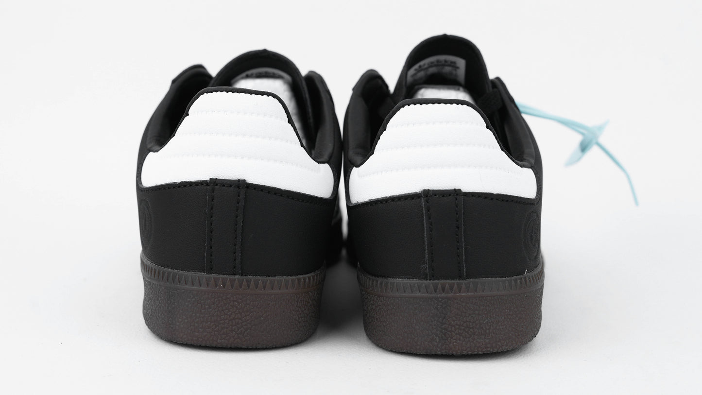 2122 black/white