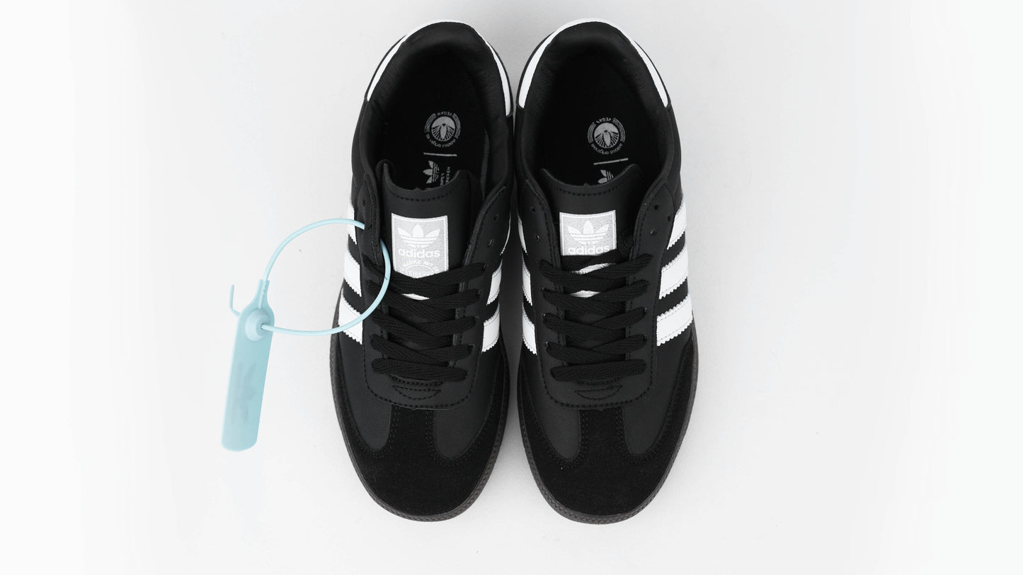 2122 black/white
