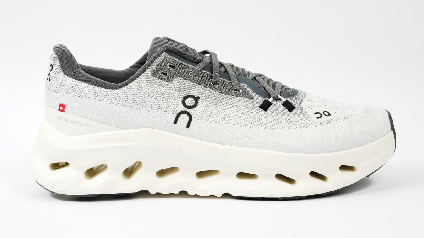 T01 black and white