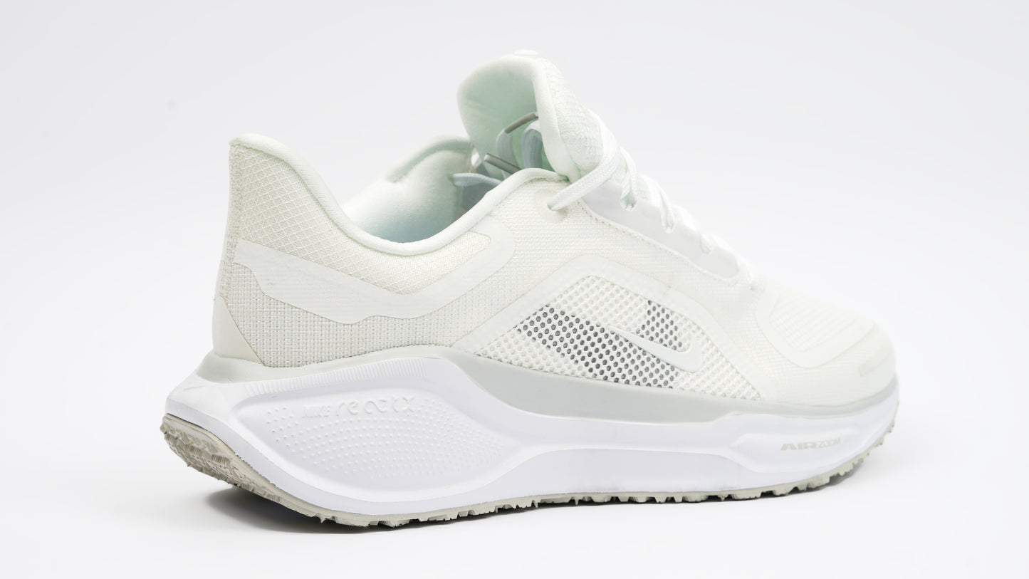 ss05 white