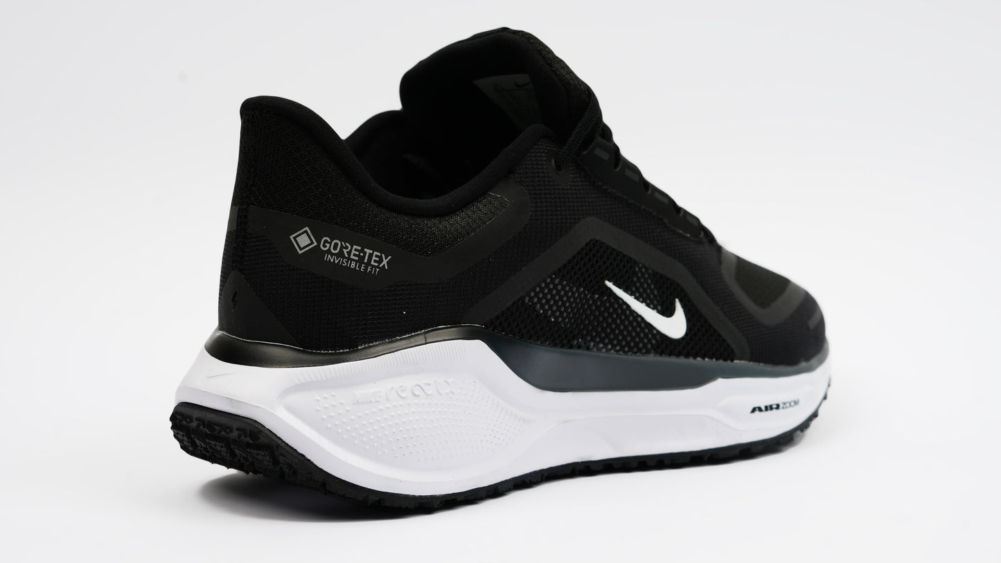 ss05 black/white