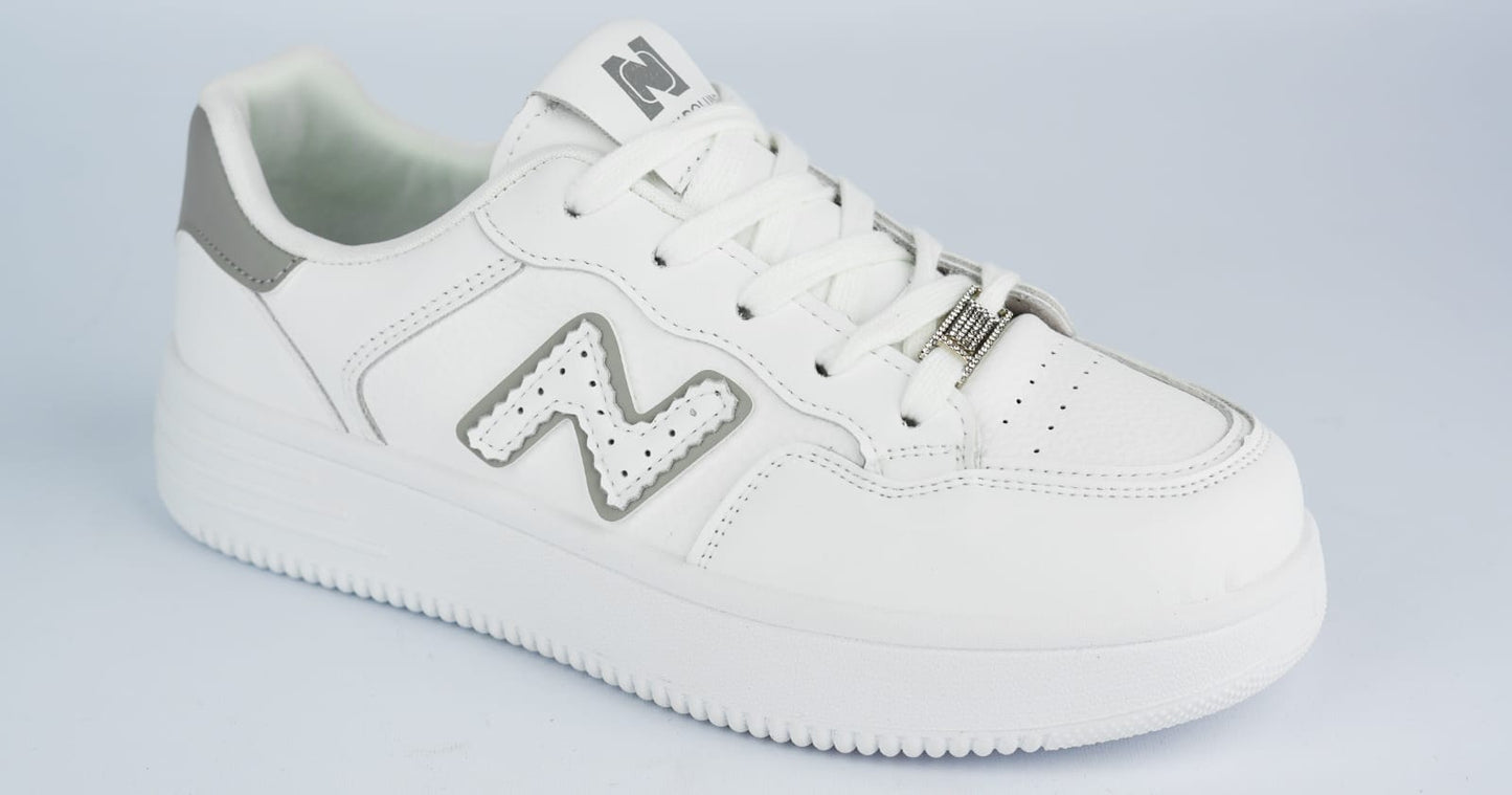 New Balance- White/Silver